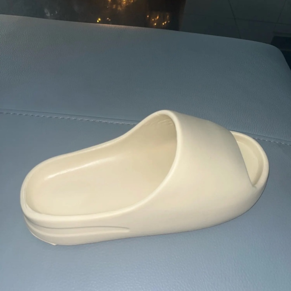 Foam slippers